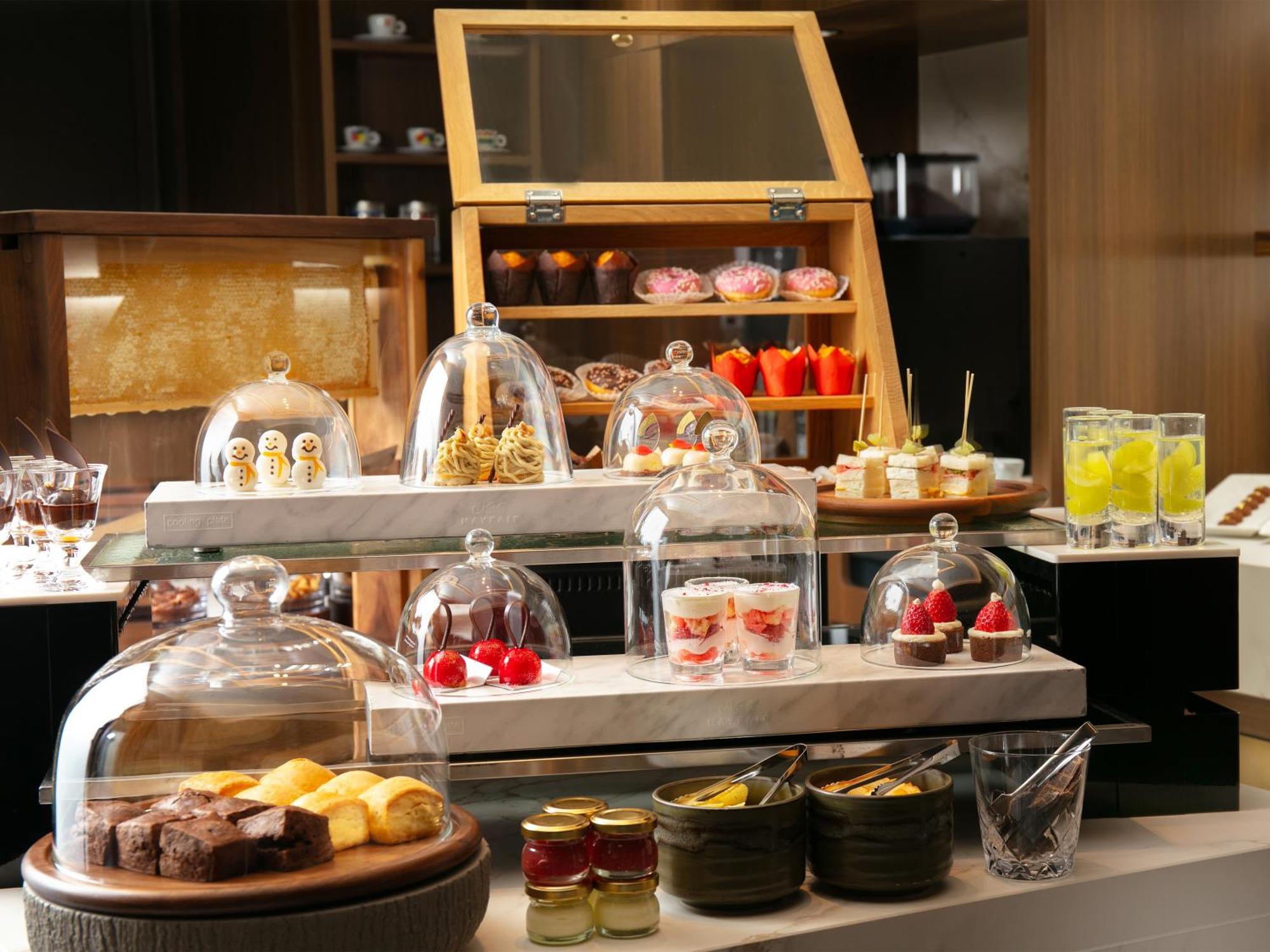 나고야 칸코 호텔 나고야 시 외부 사진 A dessert buffet