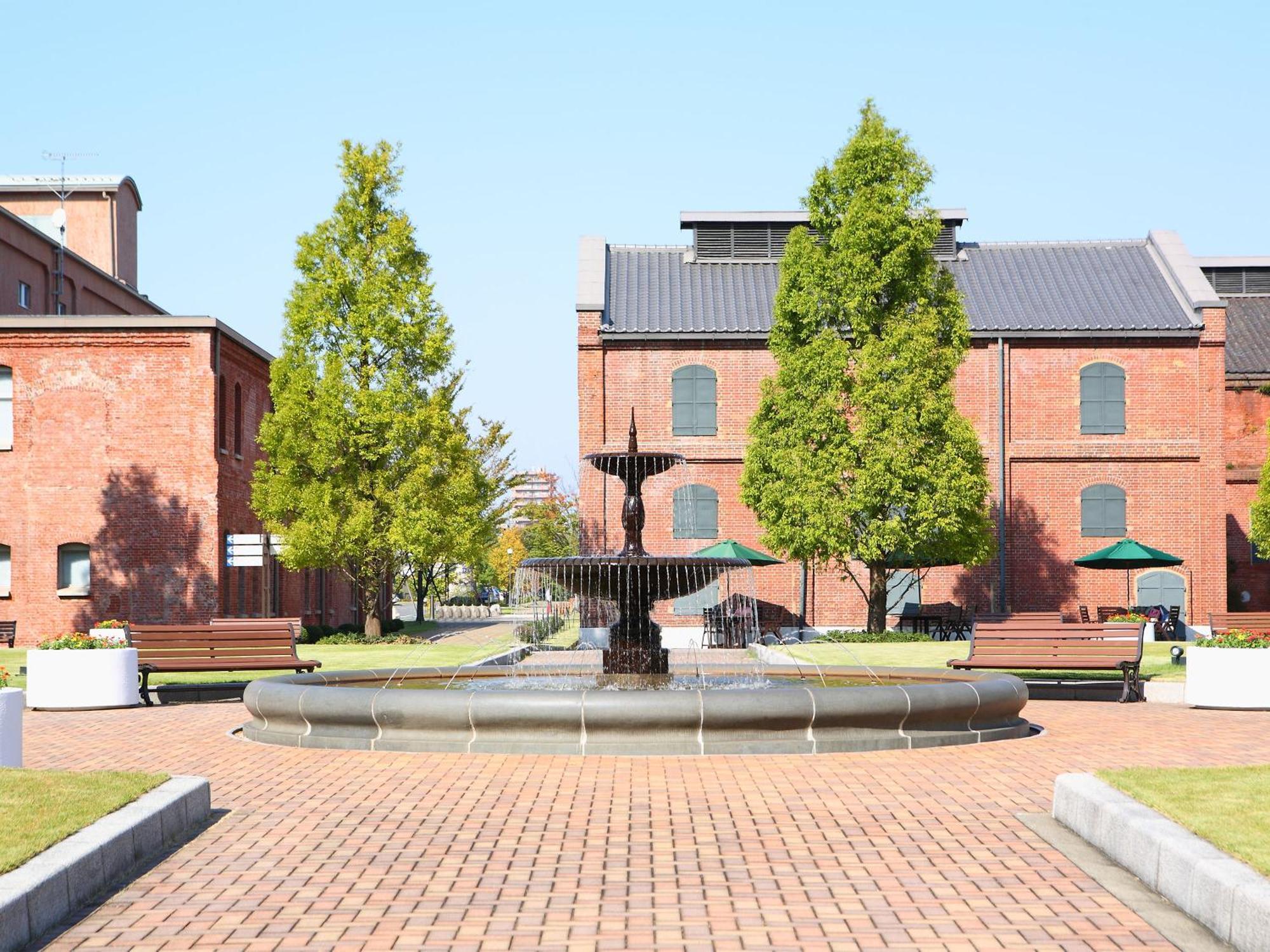 나고야 칸코 호텔 나고야 시 외부 사진 Fountain at the center of the campus