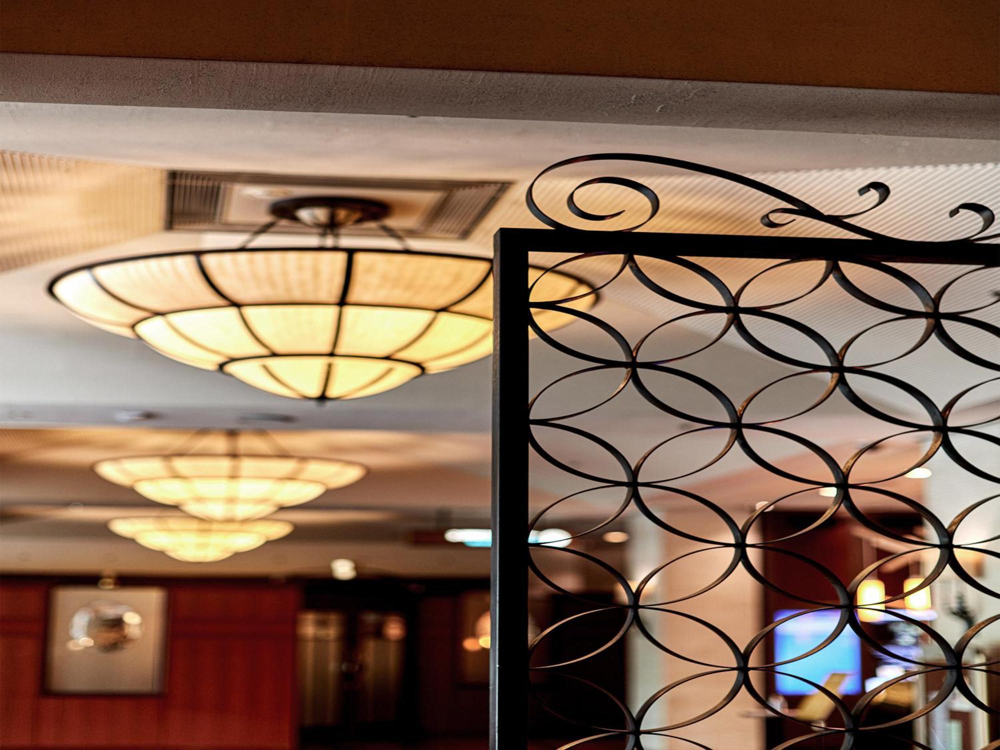 나고야 칸코 호텔 나고야 시 외부 사진 Wrought iron room divider