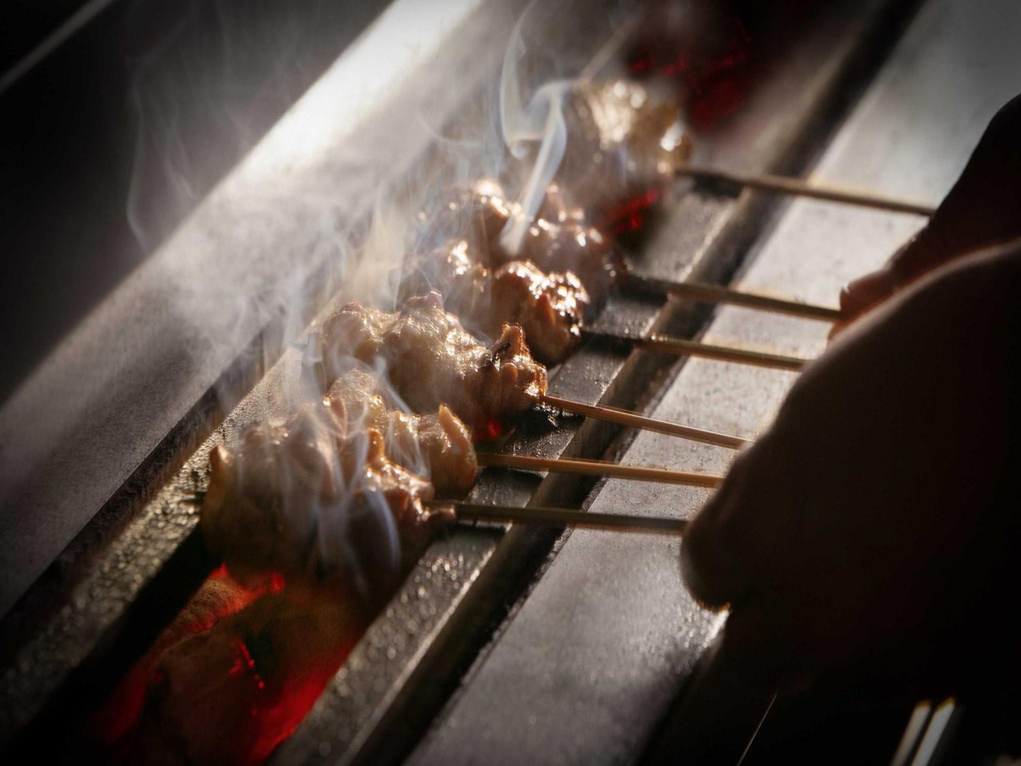 나고야 칸코 호텔 나고야 시 외부 사진 Yakitori being grilled