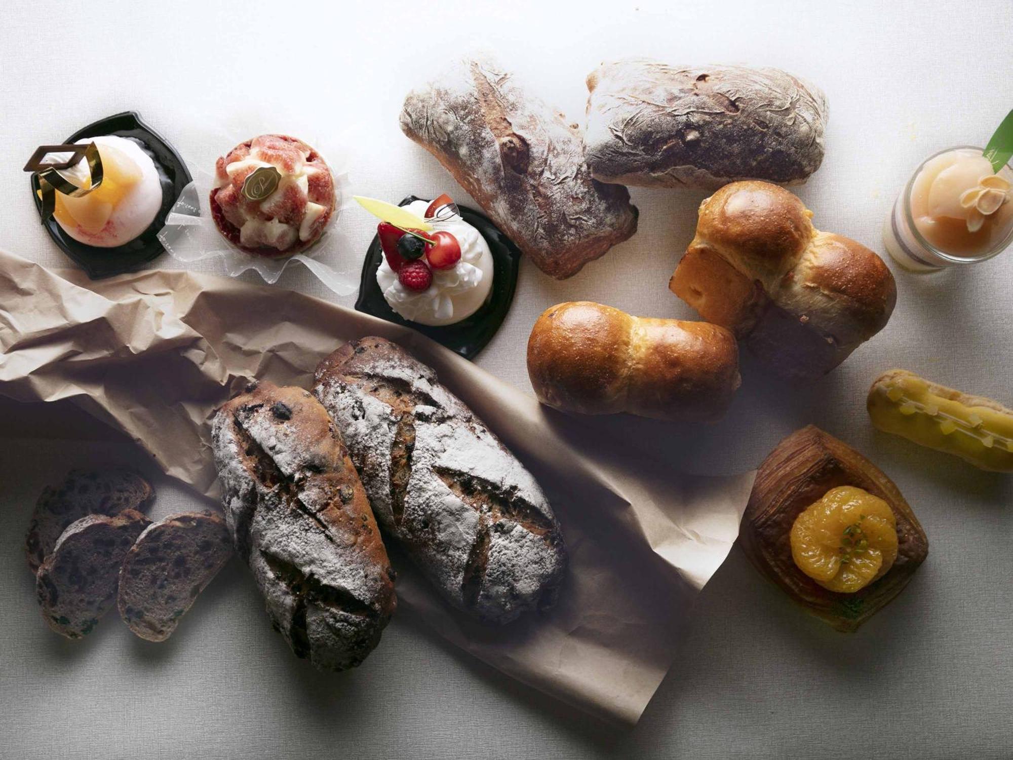 나고야 칸코 호텔 나고야 시 외부 사진 A selection of breads and pastries