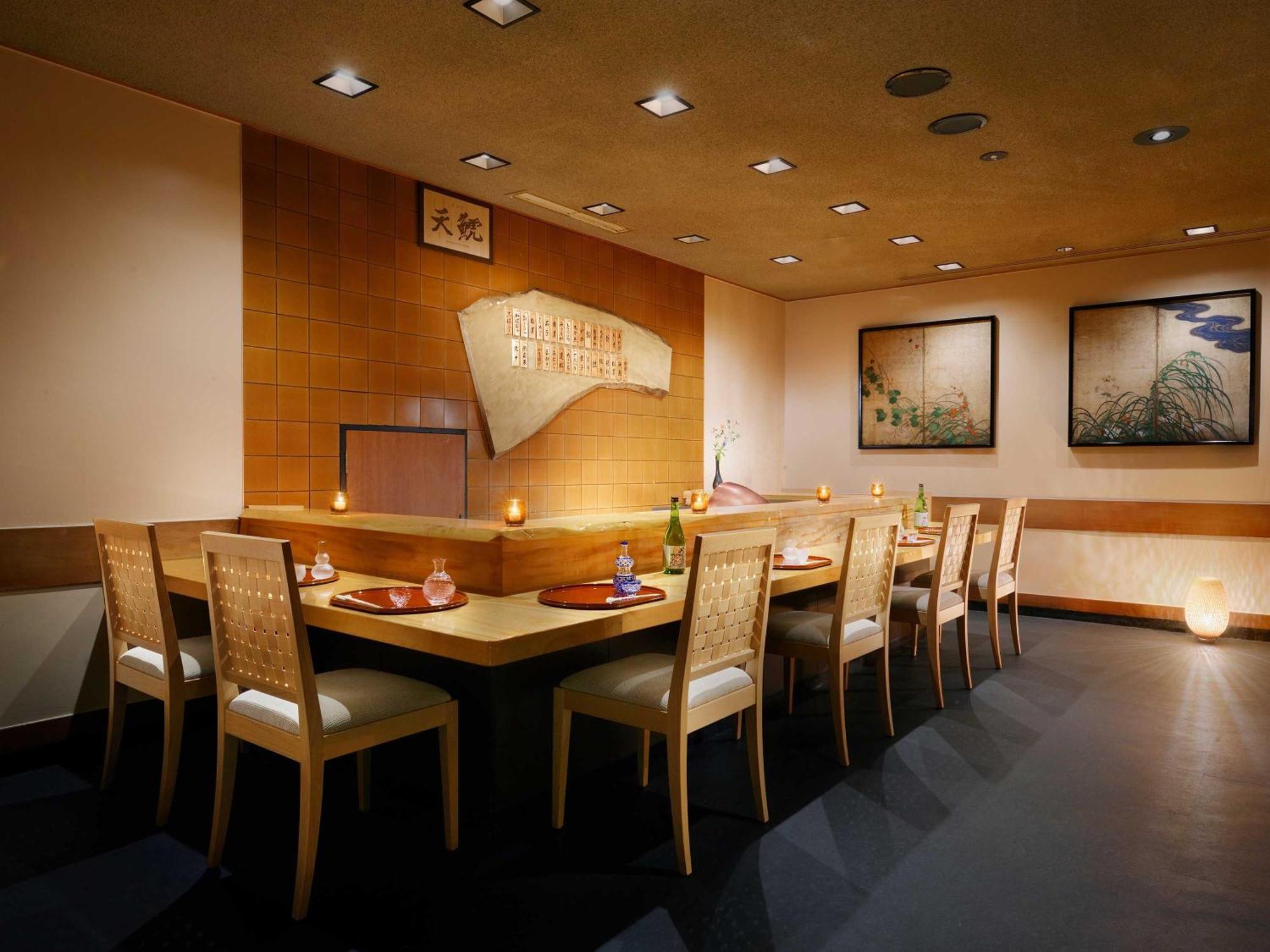 나고야 칸코 호텔 나고야 시 외부 사진 Interior of a sushi restaurant in Tokyo